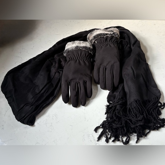 Black Wool Scarf & Gloves - Picture 1 of 1